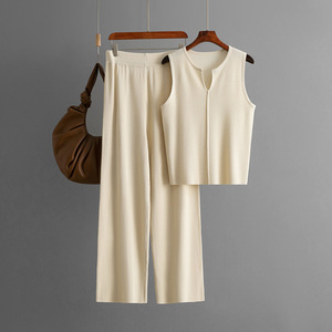 Set Donna Estivo 2025 Nuovo Stile alla <span class=keywords><strong>Moda</strong></span> e Semplice: Gilet Senza Maniche in Maglia e Pantaloni Casual a Gamba Larga - Vendita all'Ingrosso per <span class=keywords><strong>Boutique</strong></span> - Product Image 6