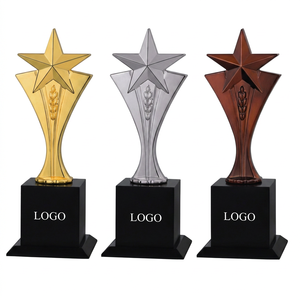 trofeo de baloncesto para mujeres - Product Image 1