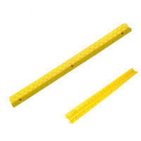 Chaqueta amarilla Protector de cable de alambre eléctrico de 2 canales/Rampas de bordillo de goma/Cubierta de cable de piso