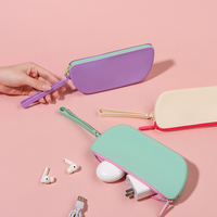 Vente en gros de trousses de maquillage en silicone personnalisées avec logo, multi-usages, petites, roses, porte-pinceaux de maquillage, étui pour lunettes