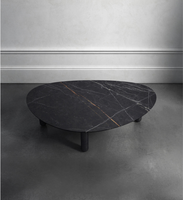 Table basse contemporaine moderne polie à trois pieds en marbre noir arrondi pour villa, hôtel, salon