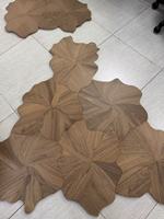 Parquet en bois de noyer noir et de chêne à motifs irréguliers en forme de feuille, parquet à motifs hexagonaux