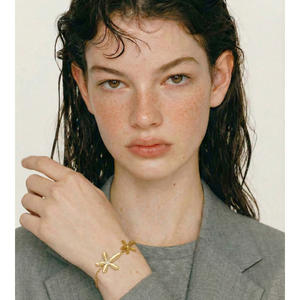 Bracelet chaîne fleur en acier inoxydable plaqué or 122 avec zircon cubique JINYOU pour femme, vente en gros de bijoux - Product Image 3