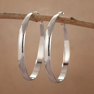 Orecchini a Cerchio E4680 in Oro Bianco, Stile Classico Unisex, Gioielli di Moda in Lega - Product Image 3