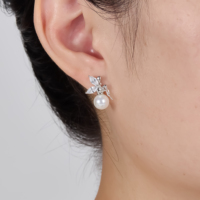 Boucles d'oreilles clous minimalistes en argent sterling 925 avec perles coquillages et placage rhodium, design en forme de fée pour femme - Cadeau d'anniversaire