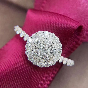 Anello di Fidanzamento con Zircone Rotondo in Cristallo per Donne, Elegante Gioiello da Dito per Proposte di Matrimonio - Product Image 1