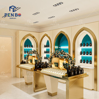 Solution complète de design d'intérieur pour boutique de parfums avec présentoirs et équipements sur mesure pour la présentation de parfums