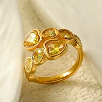 Bague tendance pour femme en acier inoxydable plaqué or, incrustée de zircon vert émeraude multiforme en forme de goutte d'eau