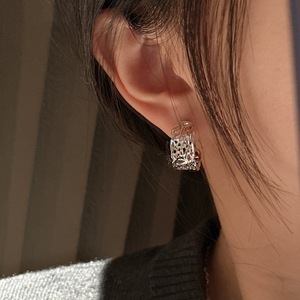 Boucles d'oreilles manchette en argent pur S925, style vintage, bijoux légers avec design de niche et surface incurvée, forme en C - Product Image 2