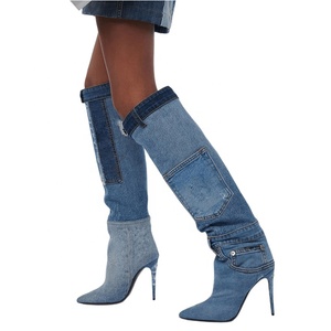 Bottes longues pour femmes en denim, à talons aiguilles fins, bout pointu, avec poches, coupe large - Product Image 1