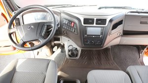 Chenglong M3 4x2 Euro 5 Diesel Camión congelador de transmisión manual Capacidad de 5-10 toneladas con cuerpo de carga resistente Nueva condición - Product Image 5