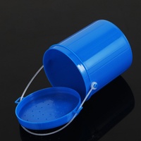 Portable pêche à la carpe fournitures de pêche essentielles boîte à ver rouge à main matériau ABS stockage en direct seau à appâts