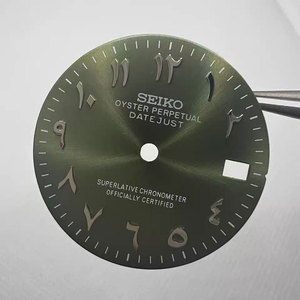 Reloj de Lujo con Esfera Plateada de 28.5mm, Patrón Solar, Números Árabes, Movimiento NH35, Material Metálico No Luminoso - Product Image 2