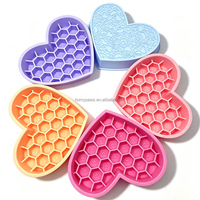 Bol pour chien en silicone alvéolé 2-en-1 Saint-Valentin, compatible lave-vaisselle, avec tapis innovant en forme de cœur pour l'alimentation lente et le léchage