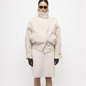 OUDINA Giacca Oversize da Donna con Collo Alto, Design Unico e Alla Moda, Corta e Larga - Product Image 1