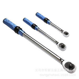 Clé dynamométrique en acier au carbone de qualité industrielle, précision en kilogrammes, réglable, outil mécanique pour réparation automobile avec finition chromée - Product Image 1