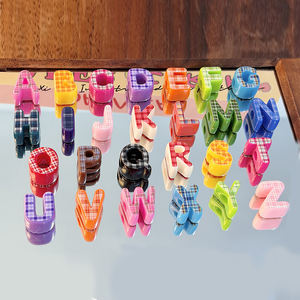 ลูกปัดอะคริลิคสีชมพูลา<span class=keywords><strong>ย</strong></span>ตารางขนาดใหญ่สำหรับพวงกุญแจ งานฝีมือ ลูกปัดตัวอักษรพยัญแบบกำหนดเอง - Product Image 1