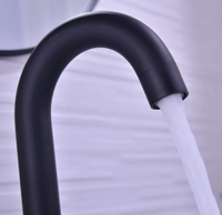 Keran Wastafel dan Bak Cuci Kamar Mandi dengan Katup Keramik Termostatik 3 Lubang, Gagang Ganda, Warna Hitam Matte, Pemasangan di Atas Meja, Dilengkapi Saluran Pembuangan Pop-Up