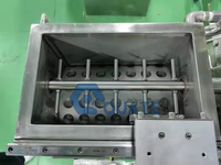 Ligne de production de biscuits au chocolat et aux noix Pistaches couvertes dans la machine de fabrication de chocolat Machine à grappe de chocolat