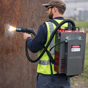 Draagbare 100W 200W 300W rugzak-pulslaser reinigingsmachine voor het verwijderen van graffiti en roest op hout, metaal, aluminium, plastic & leer - Product Image 1