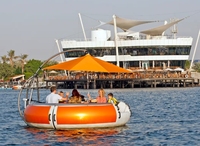 Bateau barbecue beignet électrique de luxe personnalisé avec table et sièges pour une fête en famille