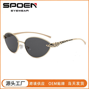 Gafas de Sol Ovaladas con Montura Completa, Lentes Degradadas, Protección UV400, Diseño Elegante y Casual para Mujer, Montura Metálica - Product Image 5