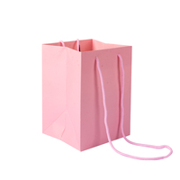 Emballage personnalisé de carte de bouquet de fleuriste de rose de fleur fraîche, sac fourre-tout de luxe pour femmes avec poignée en ruban