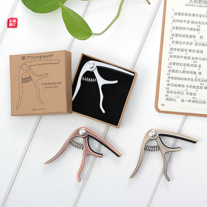 คาโป้แบบคลิปปรับได้สำหรับอูคูเลเล่ขนาด<span class=keywords><strong>เล</strong></span>็กและกะทัดรัด อุปกรณ์เสริมพิเศษสำหรับอูคูเลเล่แบบคลิปปรับได้ - Product Image 2