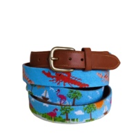 Sabuk kulit sapi gesper logam kulit sapi sabuk sulaman pola mode desain kustom latar belakang merah gajah putih