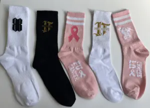 OEM Mens Cotton Socken Embroidered Calcetines Custom Made Design Logo Cotton Sports Socks Sox Crew Sport Socks Stock