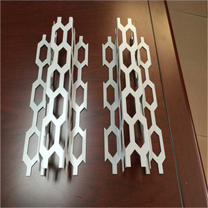 Plaque en aluminium perforée sur mesure avec trous hexagonaux, façade extérieure de l'entrée du bâtiment - Product Image 4