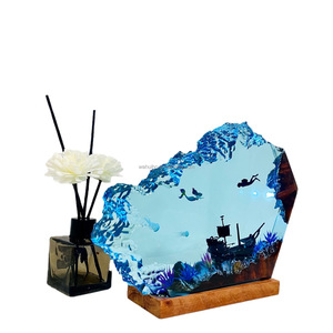 Lámpara de Madera Epoxi con Diseño de <span class=keywords><strong>Sirenita</strong></span> y Hombre Marino, Regalo Único con Temática de Buceo Libre, Luz Ambiental Decorativa para el Hogar, Lámpara Nocturna de Resina - Product Image 4