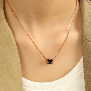 สร้อยคอเคลือบเงาแฟชั่น ชุบทอง ทำจากสแตนเลส สำหรับผู้หญิง - Product Image 2