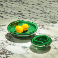 Handgeblazen smaragdgroene glazen fruitschaal, onregelmatige decoratieve glazen schaal, tafeldecoratie, huisdecoratie