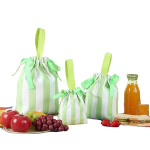 Sac cadeau de Noël rayé personnalisable, pochette en toile réutilisable avec ruban, sac durable pour les cadeaux de Noël pour enfants - Product Image 1