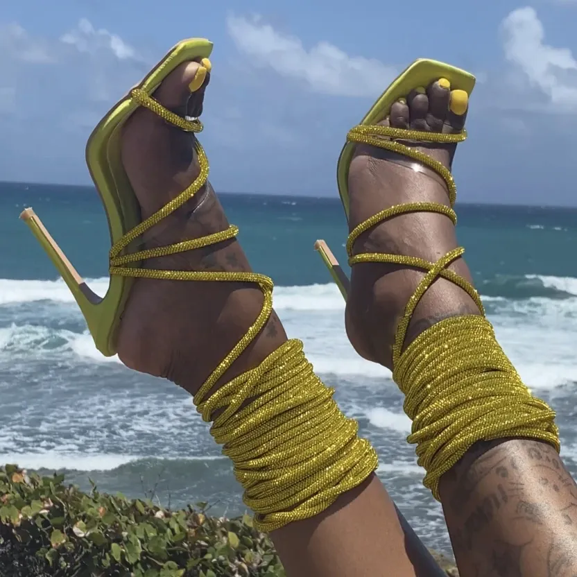 Sandalias ostentosas y sexys para mujer, zapatos con cordones de diseñador, tacones altos de fiesta con diamantes a la moda, para verano, 2021