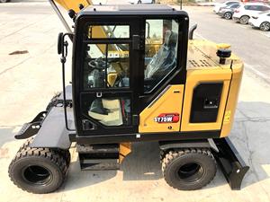 Excavadora Hidráulica de Ruedas de 75W y 7 Toneladas de Potencia de Excavación con Accesorios de Barrena, Cuchara Excavadora y Martillo Hidráulico - Product Image 2