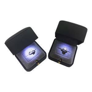 Caja de Joyería de Diseño Redondeado con Luz LED, Caja de Regalo para Anillos, Venta al Por Mayor - Product Image 3