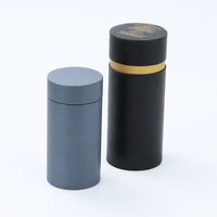 Boîte cadeau rigide noire et dorée de luxe en matériaux recyclés avec fermeture magnétique, impression dorée à chaud et pelliculage mat pour crème visage