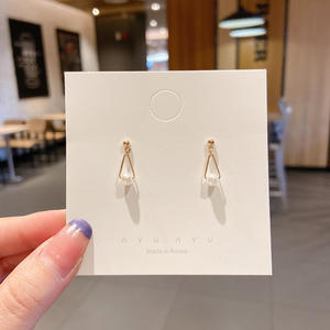 Instagram Style Minimalist Pearl Ear Studs Wholesale for <strong>Street</strong> Stall Vendors Featuring Light Luxury and High End Appeal - Product Image 4