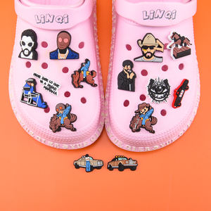 2025 nueva llegada al por mayor PVC personalizado Zueco árabe lindo conejito de dibujos animados <span class=keywords><strong>Karol</strong></span> <span class=keywords><strong>G</strong></span> personaje zapato zuecos encantos - Product Image 1