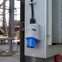 Prise murale industrielle CEE bleue étanche IP44 32A 230V 2P+E 3 broches pour chantier et industrie