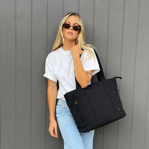 Bolso Tote de Nailon Lavado REACH, Acolchado y Ajustable para Mujer, Diseño Personalizado, Venta al Por Mayor, Gran Capacidad - Product Image 1