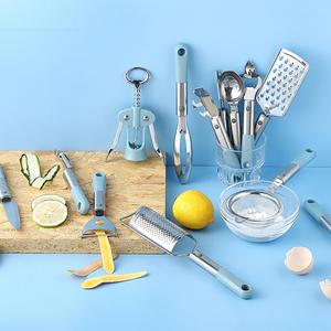Juego <span class=keywords><strong>de</strong></span> 14 utensilios <span class=keywords><strong>de</strong></span> cocina azul macaron: batidor, sacacorchos, cuchara para helado, rallador, pelador, tamiz, utensilios para hornear, ligeros - Product Image 3