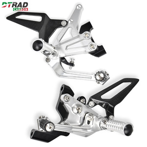Para <span class=keywords><strong>DUCATI</strong></span> Panigale <span class=keywords><strong>V2</strong></span> 2020-2024 899 959 1199 <span class=keywords><strong>1299</strong></span> S R, Kit de Reposapiés Traseros Ajustables CNC, Protectores de Talón de Fibra de Carbono, Pedales - Product Image 5