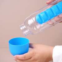 Bouteille d'eau portable en plastique de 600 ml (20 oz) avec compartiment de rangement hebdomadaire pour pilules et boîte organisatrice – Vente en gros