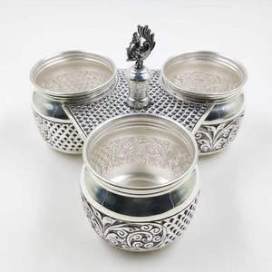 Ensemble de récipients à fruits secs en argent artisanal avec support design, bocaux de rangement de qualité supérieure pour la décoration de la maison, la Pooja et les cadeaux - Product Image 1