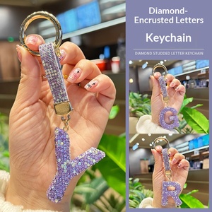 Kreativer Kleiner Geschenk-Schlüsselanhänger Buchstaben-Alphabet-Schlüsselring mit Diamant-Strass-Design für Geburtstagsgeschenk - Product Image 3