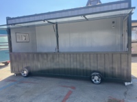 Kiosque de vente mobile en acier inoxydable avec grill au propane, parapluie et roues pour la vente de nourriture de rue