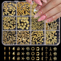 Kit de 12 compartiments de breloques et décorations pour ongles en métal, assortiment Y2K, comprenant étoiles, lunes dorées, coquillages, mini-perles à cadre creux et clous à ongles en alliage
